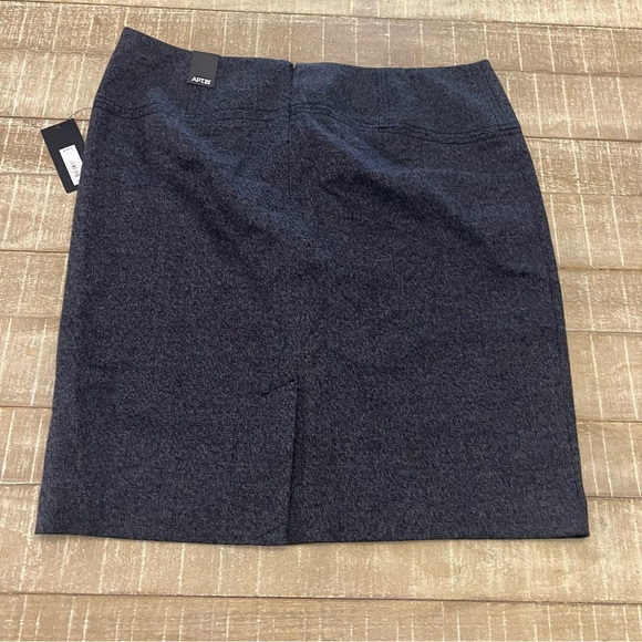 Kohl's Size 14 Pencil Skirt, Gray - Picture 2 of 5